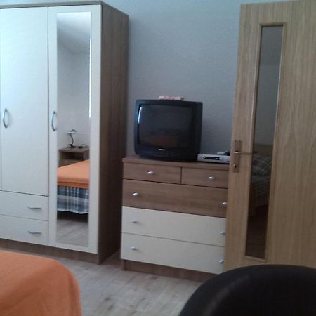Apartment Luka Gornji Karin Ruang foto