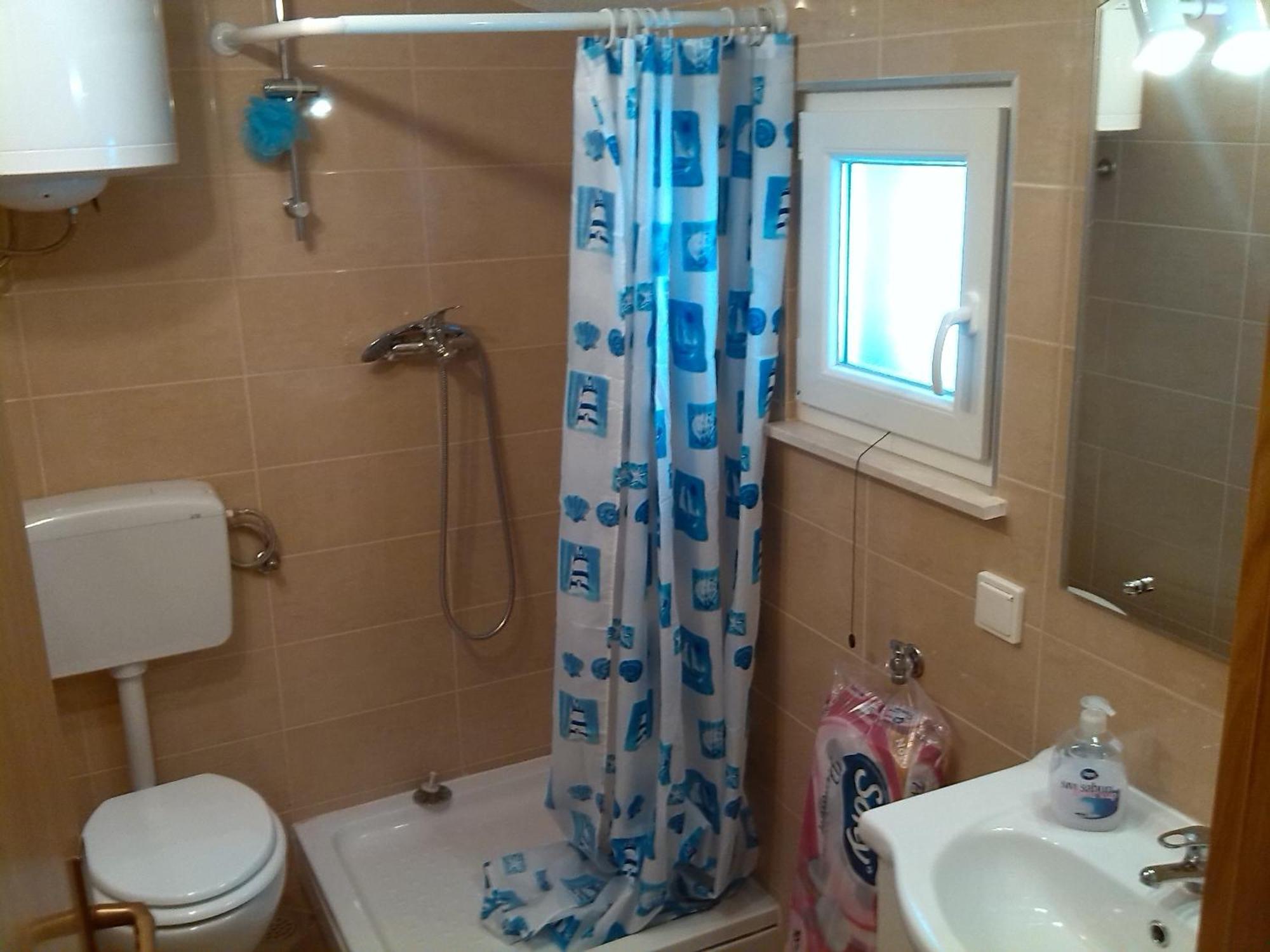 Apartment Luka Gornji Karin Ruang foto