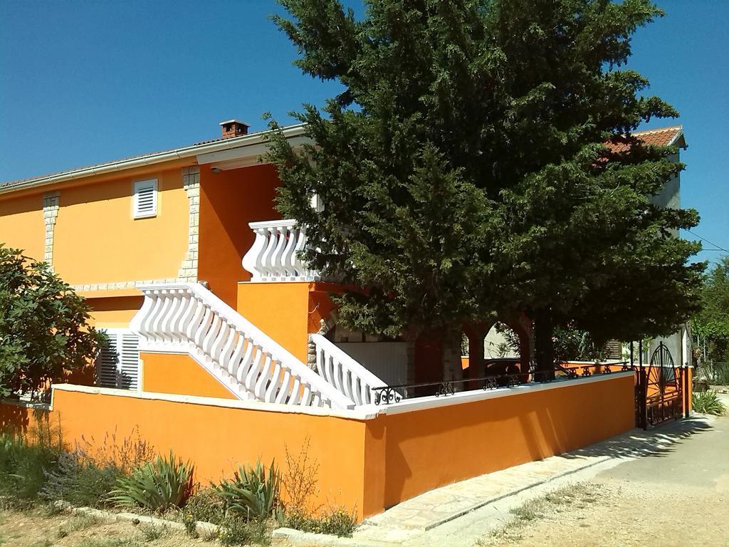Apartment Luka Gornji Karin Bagian luar foto