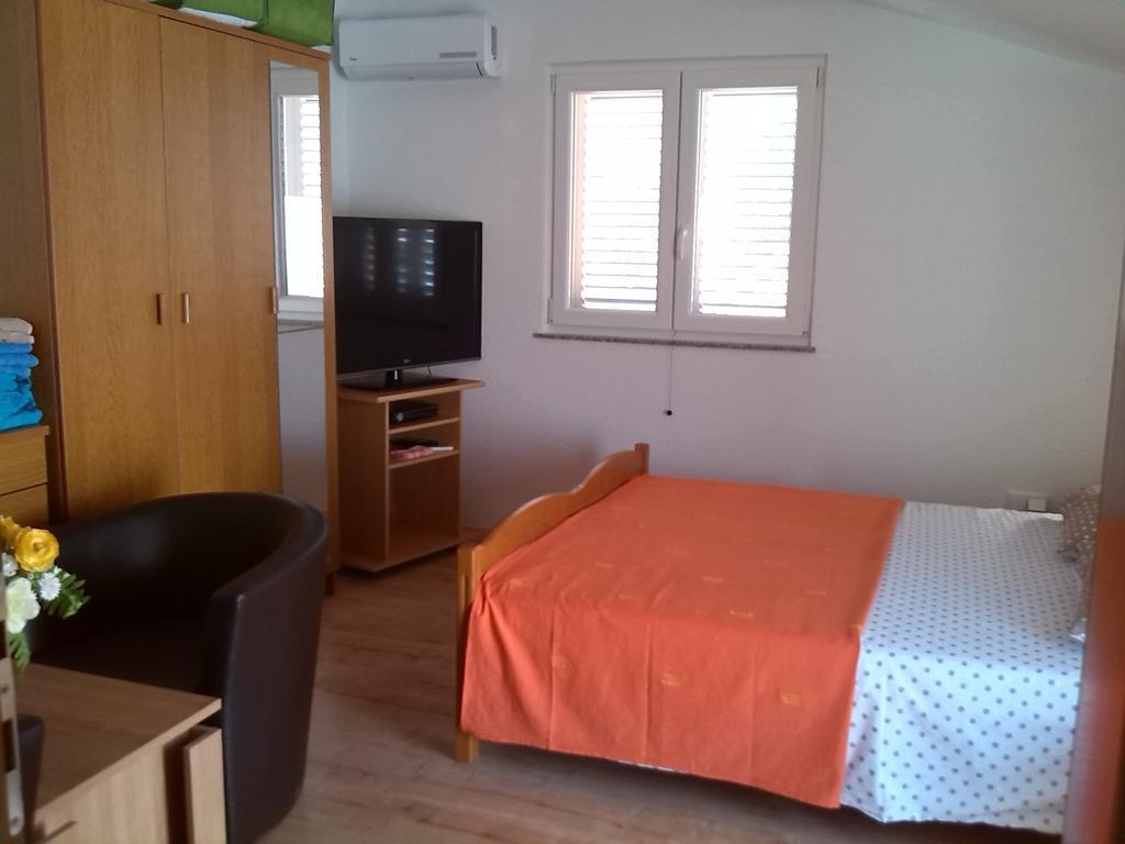 Apartment Luka Gornji Karin Ruang foto