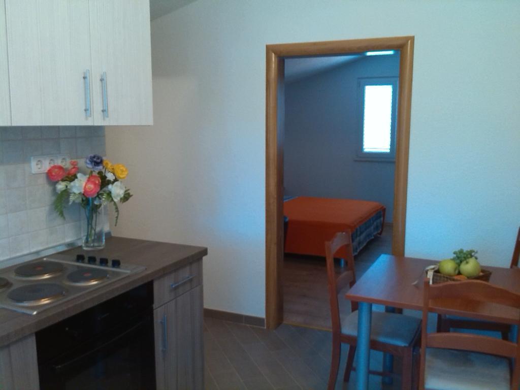 Apartment Luka Gornji Karin Ruang foto