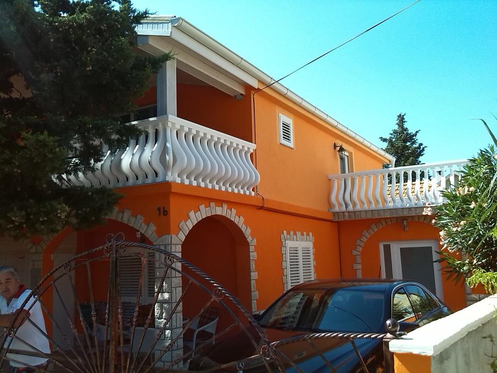 Apartment Luka Gornji Karin Bagian luar foto