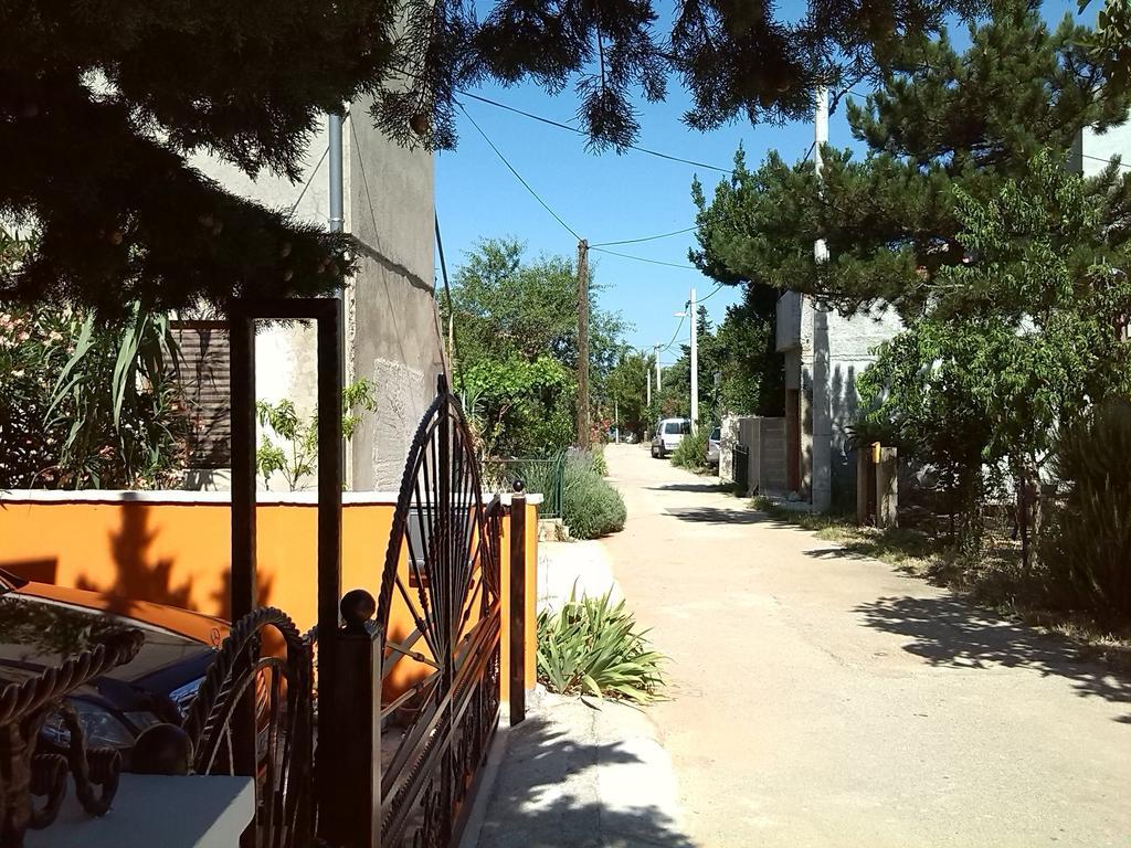 Apartment Luka Gornji Karin Bagian luar foto