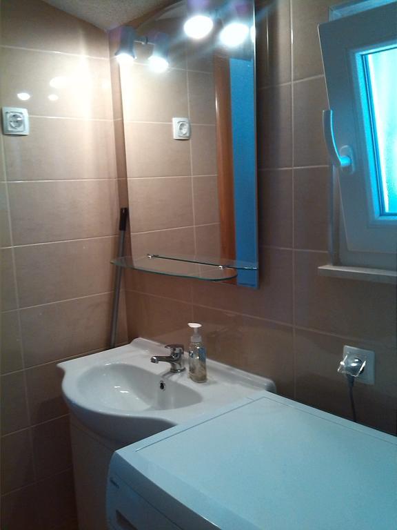 Apartment Luka Gornji Karin Ruang foto