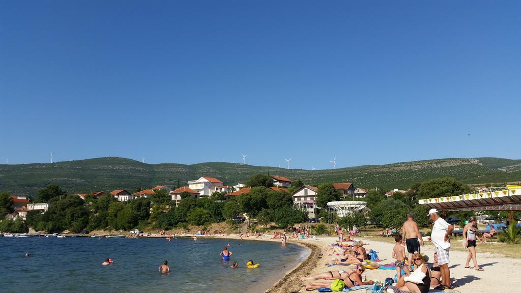 Apartment Luka Gornji Karin Bagian luar foto
