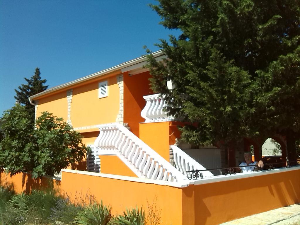Apartment Luka Gornji Karin Bagian luar foto